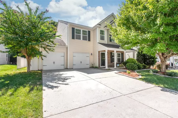 9810 Fernspray RD, Charlotte, NC 28215