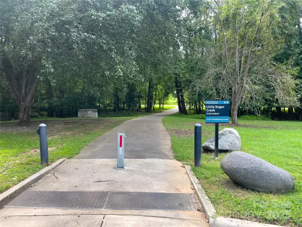 Charlotte, NC 28210,2707 Heidleburg LN