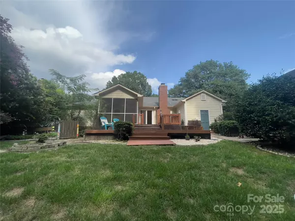 Charlotte, NC 28210,2707 Heidleburg LN