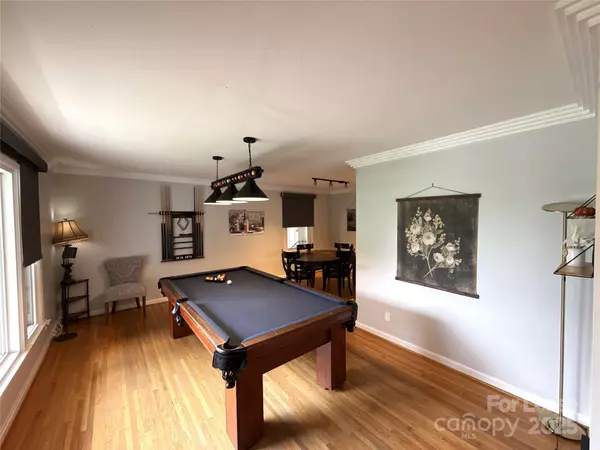 Charlotte, NC 28209,1600 Paddock CIR