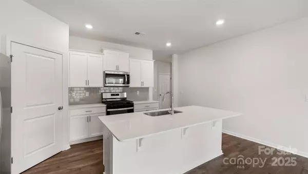 Waynesville, NC 28786,166 Ridgehaven DR