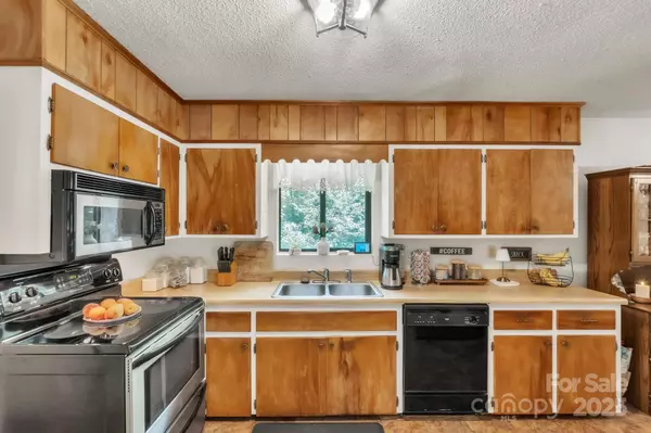 Tryon, NC 28782,410 Dogwood TRL