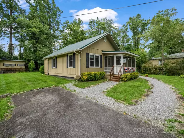 Hendersonville, NC 28739,636 Midway ST