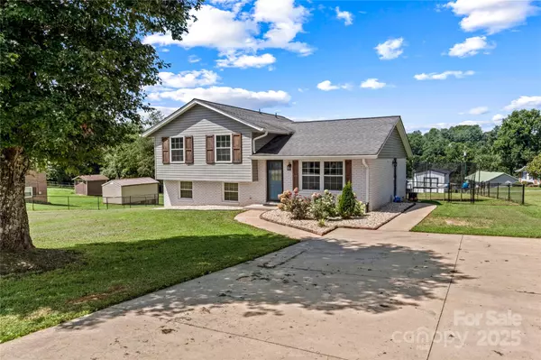 North Wilkesboro, NC 28659,274 Dixie Hill RD