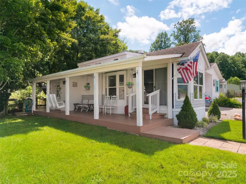 158 & 161 Summer Place DR, Waynesville, NC 28785