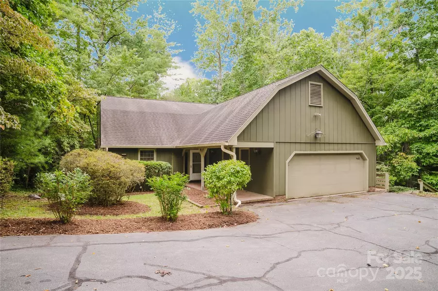 305 Heathcote RD, Hendersonville, NC 28791