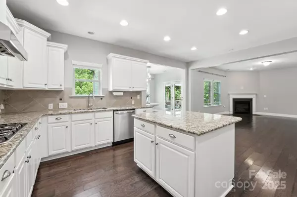 Mooresville, NC 28115,285 E Waterlynn RD