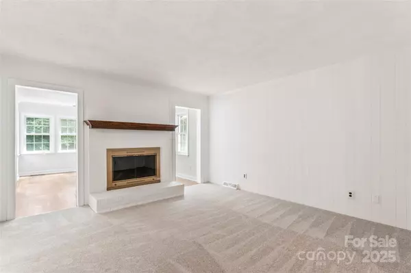 Charlotte, NC 28226,5812 Chapel Creek CT