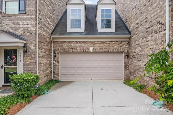 Charlotte, NC 28210,1914 Colony Line CT