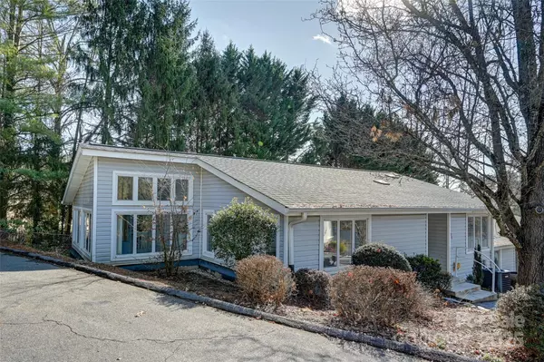 71 Hollybrook DR, Asheville, NC 28803