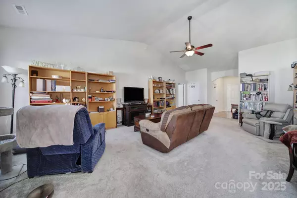 Dallas, NC 28034,1122 Blue Topaz DR