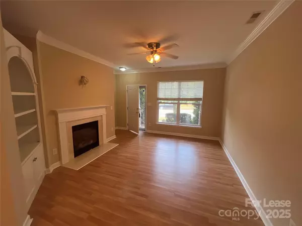 Charlotte, NC 28269,5049 Prosperity Church RD