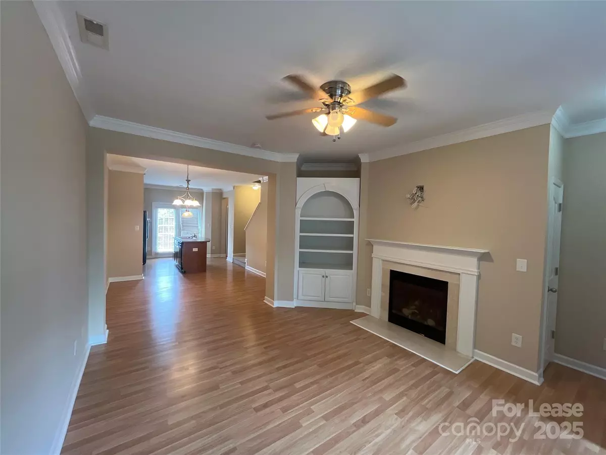 Charlotte, NC 28269,5049 Prosperity Church RD