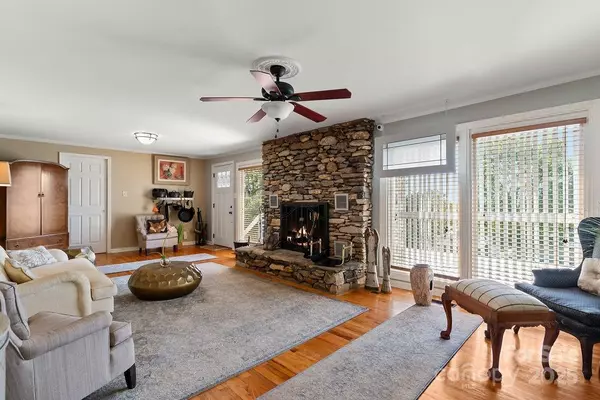 Hendersonville, NC 28791,1134 N Rugby RD