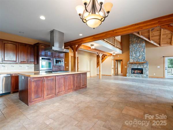 Burnsville, NC 28714,452 Lotawatah DR