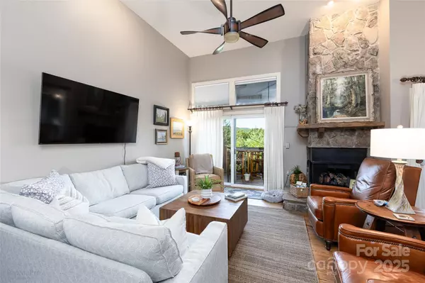 86 Racquet Club Villas DR, Sapphire, NC 28774