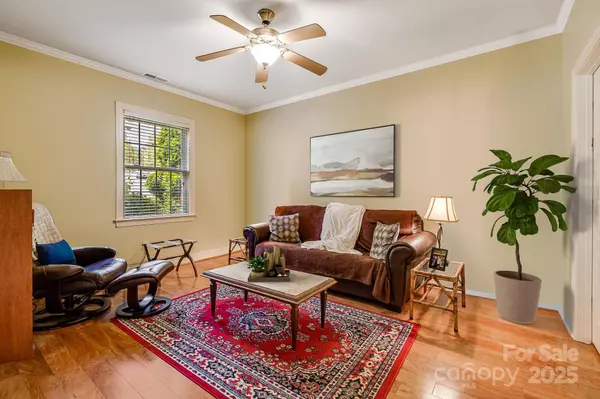 Asheville, NC 28805,28 Trafalgar CIR