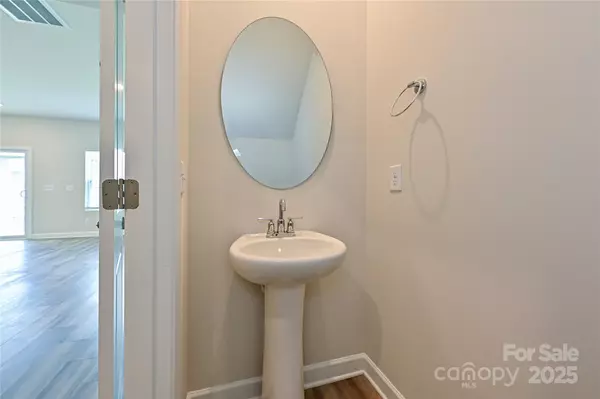 Shelby, NC 28152,402 Luna LN