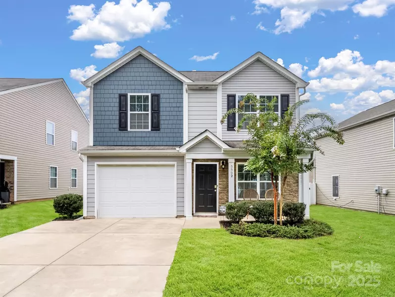 5502 Tumbling Brook LN, Charlotte, NC 28216