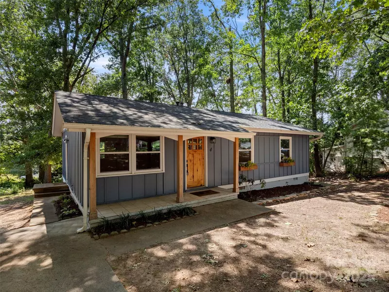 4 Merlin WAY, Asheville, NC 28806