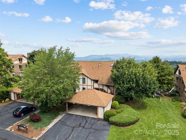 602 Fleetwood PLZ, Hendersonville, NC 28739