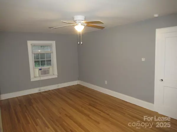 Lincolnton, NC 28092,520 E Pine ST