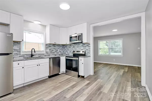 Charlotte, NC 28217,723 Edgegreen DR