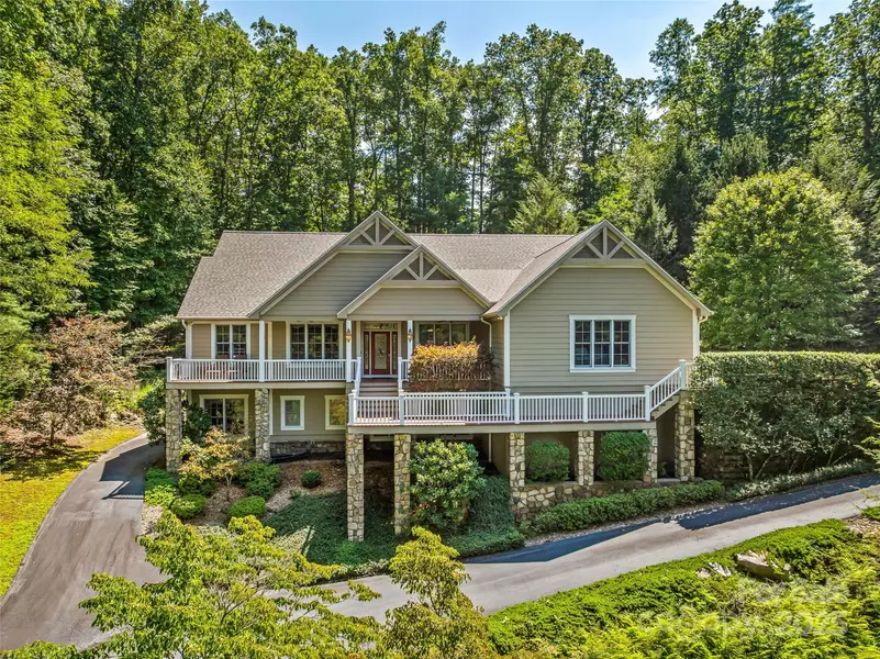 220 Amblewood TRL, Hendersonville, NC 28739