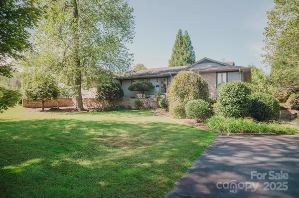 Hendersonville, NC 28791,115 Hawkins Creek RD