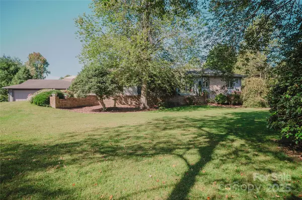 Hendersonville, NC 28791,115 Hawkins Creek RD