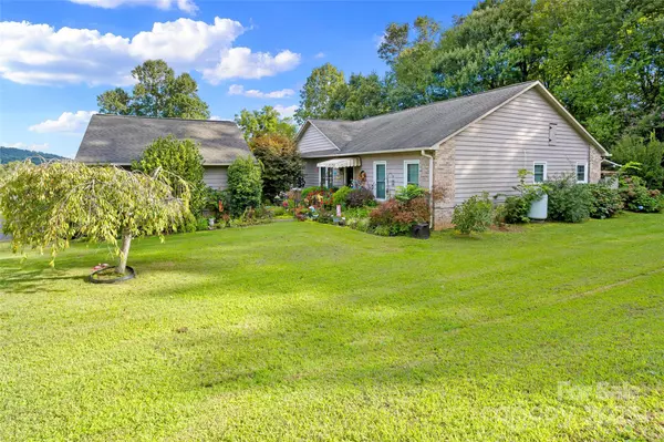88 Whispering Pines DR, Marion, NC 28752