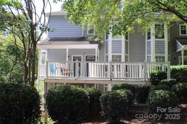 6039 Treetop CT, Charlotte, NC 28212