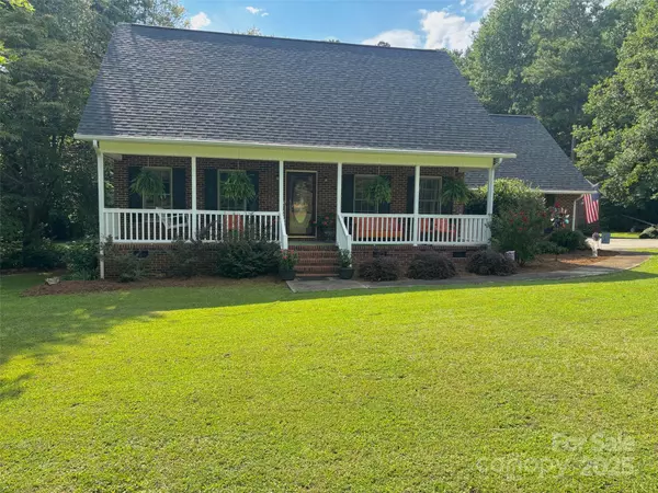 912 Redwood LN, Chester, SC 29706