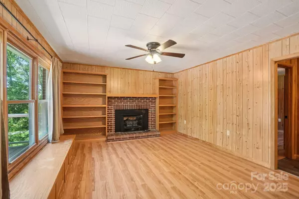 Waynesville, NC 28786,623 Edwards Cove RD