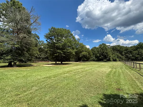 Waxhaw, NC 28173,00 Maggie Robinson RD