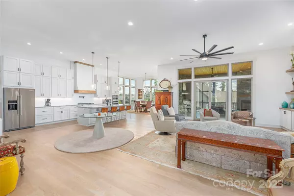 Mills River, NC 28759,456 Samuel DR