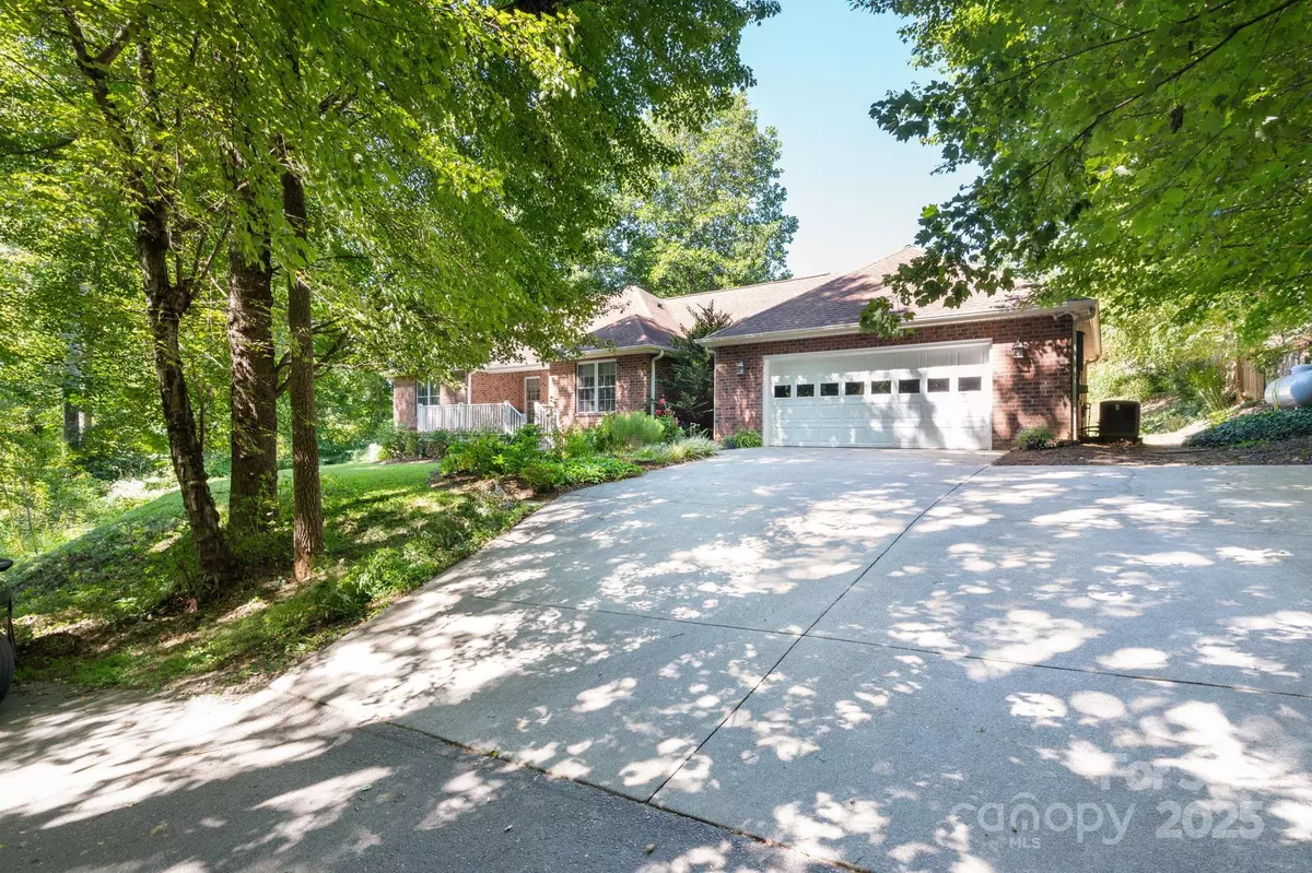 Black Mountain, NC 28711,21 Campbell ST