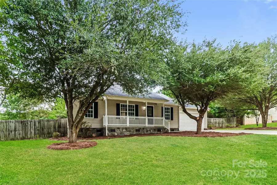 2004 Beau DR, Stanley, NC 28164