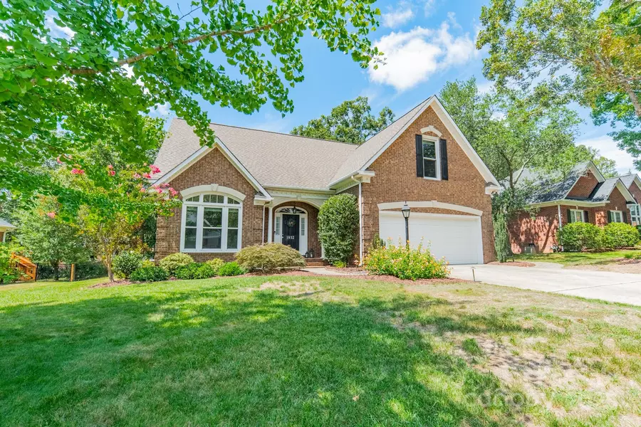 1932 MILLBROOK LN, Matthews, NC 28104
