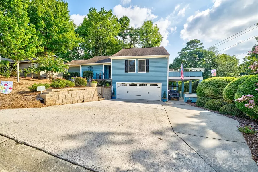 19 Shipmaster CT, Lake Wylie, SC 29710