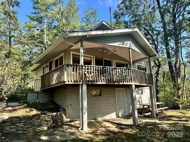 300 Mcmillan DR, Hendersonville, NC 28792