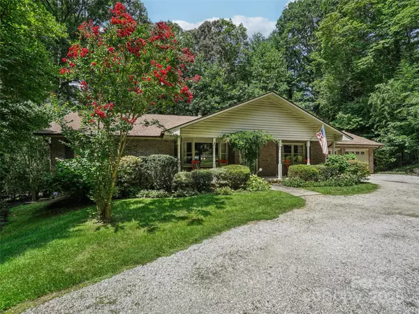 Hendersonville, NC 28791,204 Fernwood DR