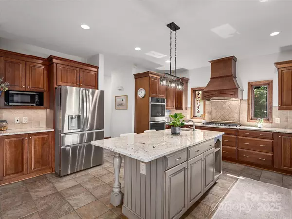 Waynesville, NC 28786,37 Enclave DR