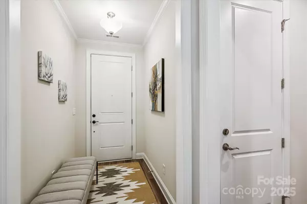 Charlotte, NC 28215,10400 Superb LN