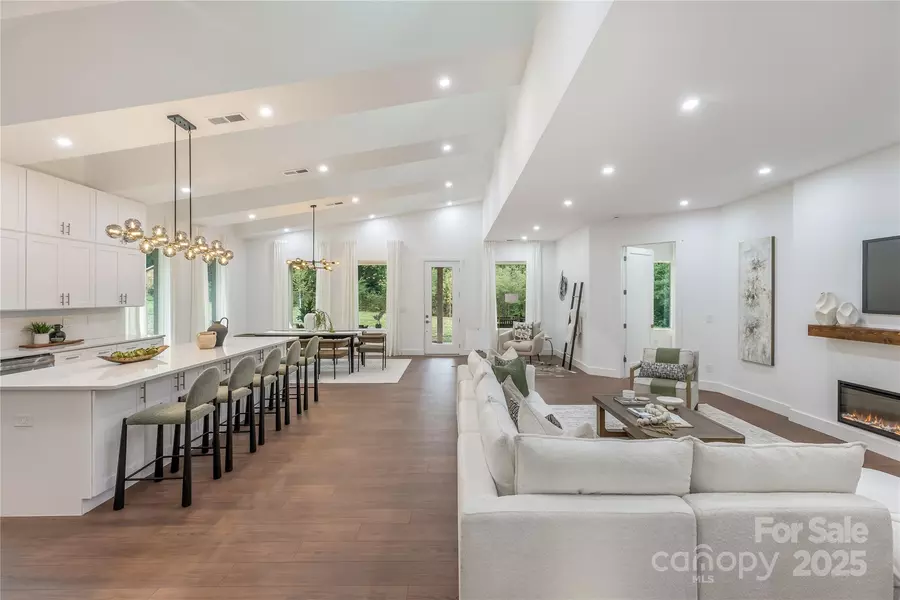 8516 Denbur DR, Charlotte, NC 28215