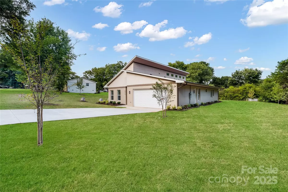 Charlotte, NC 28215,8516 Denbur DR