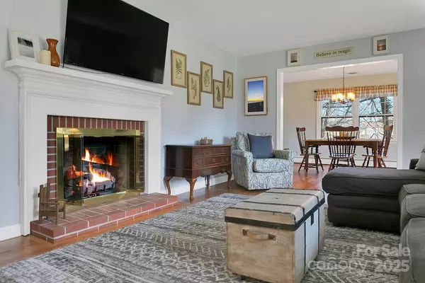 Brevard, NC 28712,391 Hawthorne DR