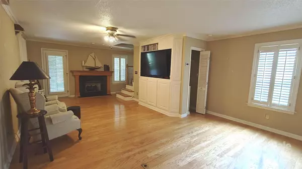 Salisbury, NC 28146,422 Wildwood DR