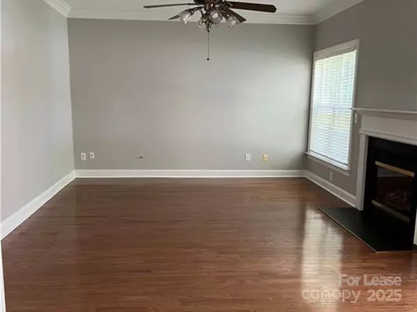 Charlotte, NC 28215,7010 Duchamp DR