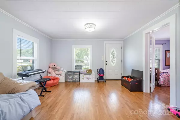 Grover, NC 28073,811 Cleveland AVE